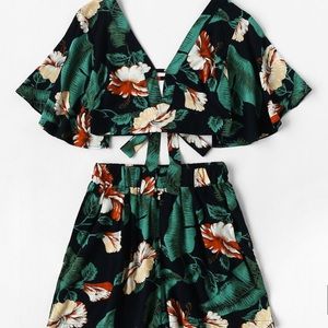 Plunging V-neckline Print Knot Crop Top & Shorts